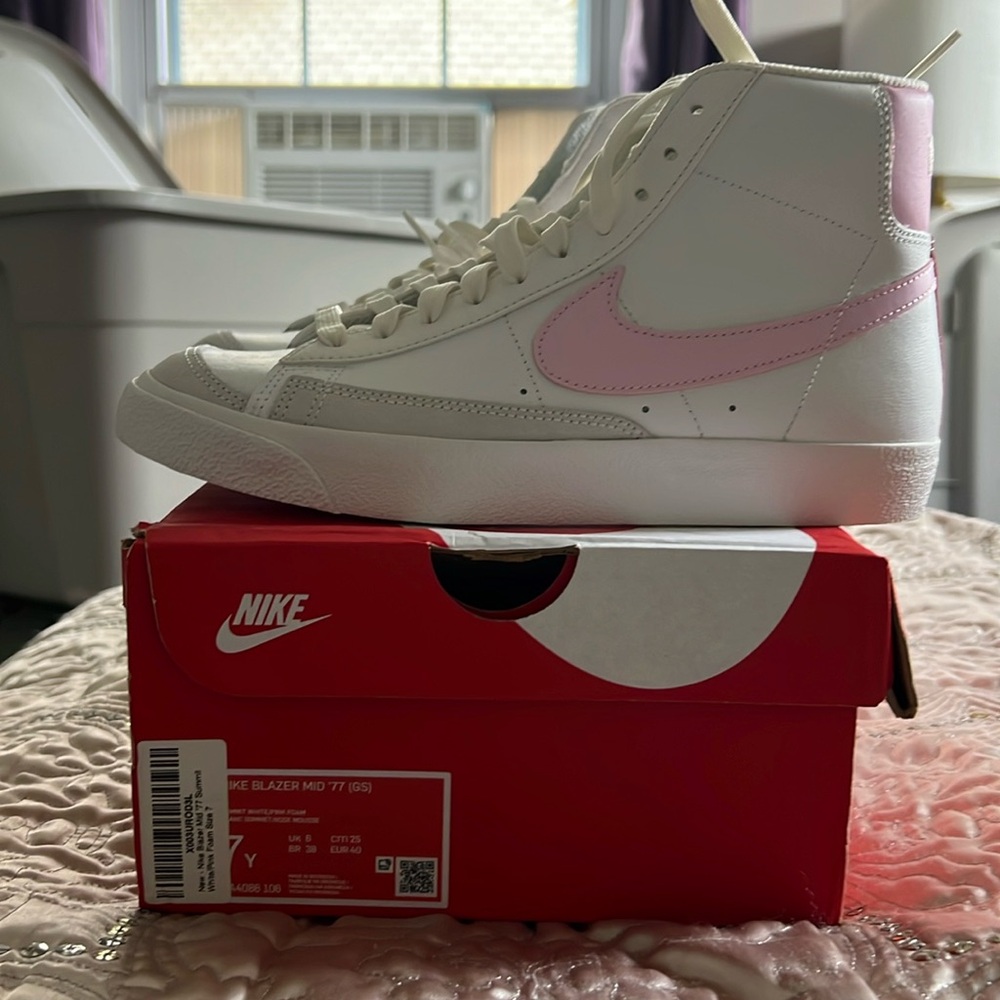 NWT: Nike Blazer Mid ‘77 (GS)